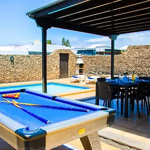  Villa Calamares With Heated Pool And Air Conditioning